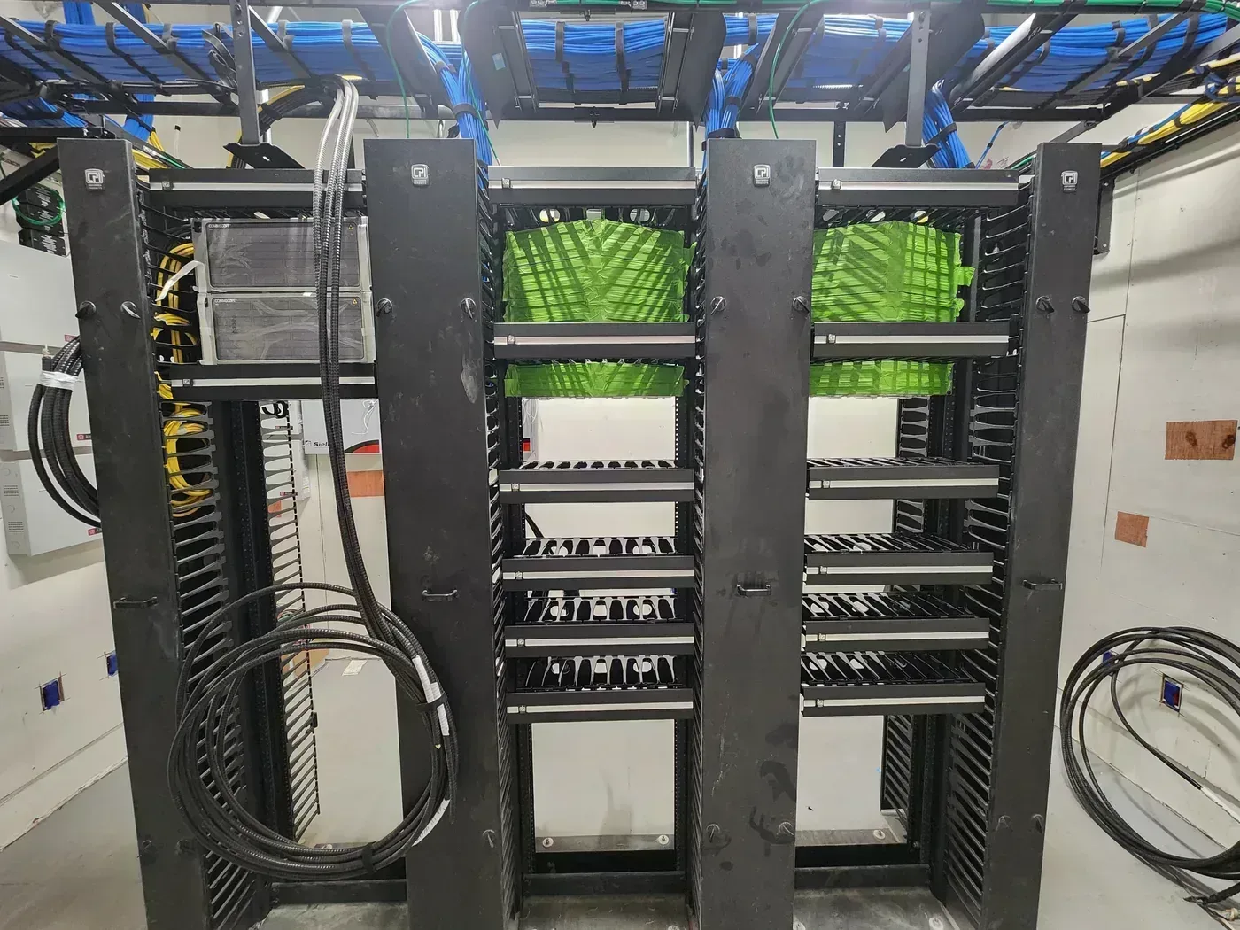 Preparación de Cat6A y Fibra Monomodo - Proyecto Edificio de Oficinas Médicas 1 en St. Petersburg | Cableado Estructurado TSS USA