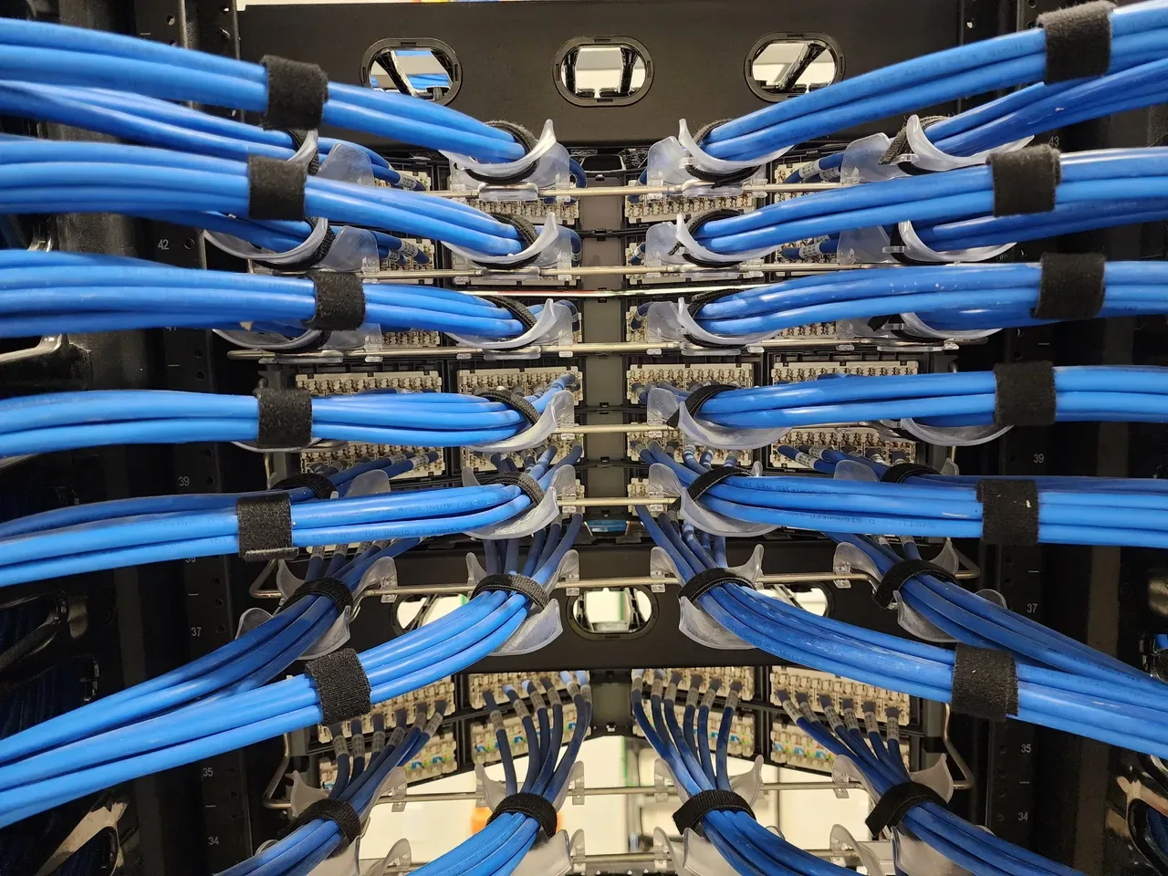 TSS USA server room with structured cabling